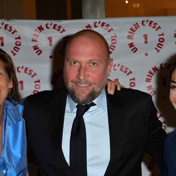 François Damiens, sa compagne Gaelle et Cécile Duffau (fondatrice de l'association " Un Rien C'est Tout ") lors d'une visite privée et d'un dîner de gala caritatif donné en faveur des actions de l'association "Un Rien C'est Tout" au musée Rodin à Paris, France, le 19 septembre 2019. © Veeren/Bestimage