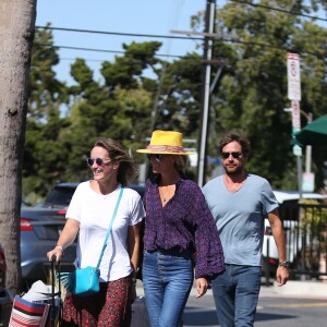 Laeticia Hallyday et son compagnon Pascal Balland avec Marine, l'ex-femme de Pascal Balland, à Los Angeles, avant d'aller chercher leurs filles à l'école. Le 13 septembre 2019