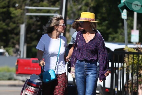 Laeticia Hallyday et son compagnon Pascal Balland avec Marine, l'ex-femme de Pascal Balland, à Los Angeles, avant d'aller chercher leurs filles à l'école. Le 13 septembre 2019
