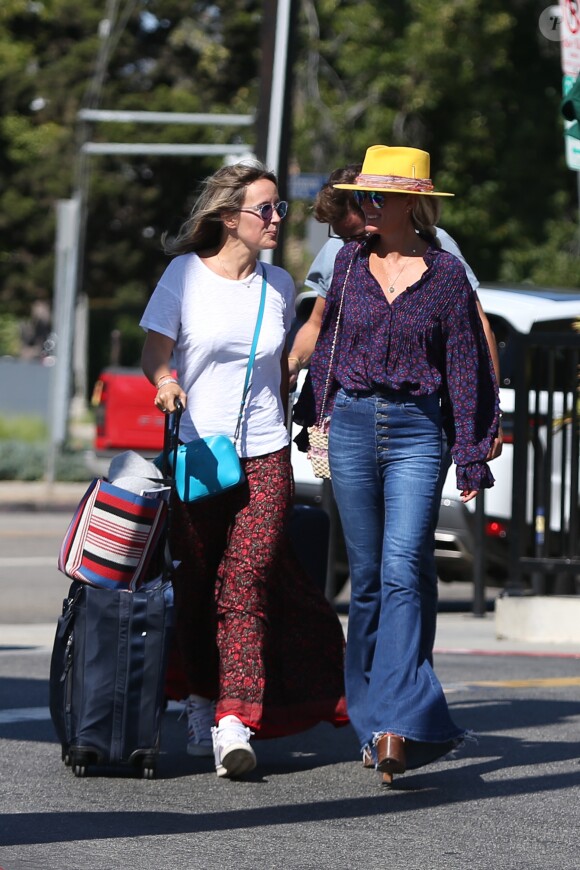 Laeticia Hallyday et son compagnon Pascal Balland avec Marine, l'ex-femme de Pascal Balland, à Los Angeles, avant d'aller chercher leurs filles à l'école. Le 13 septembre 2019