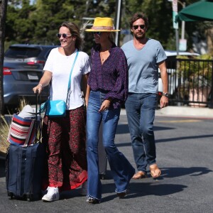Laeticia Hallyday et son compagnon Pascal Balland avec Marine, l'ex-femme de Pascal Balland, à Los Angeles, avant d'aller chercher leurs filles à l'école. Le 13 septembre 2019