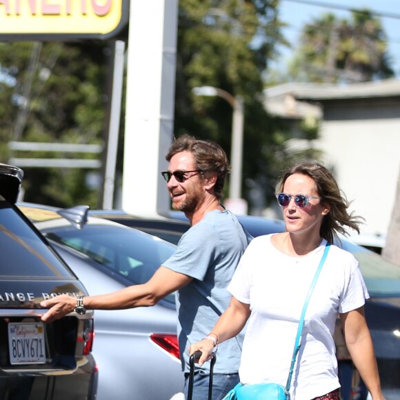 Laeticia Hallyday et son compagnon Pascal Balland avec Marine, l'ex-femme de Pascal Balland, à Los Angeles, avant d'aller chercher leurs filles à l'école. Le 13 septembre 2019