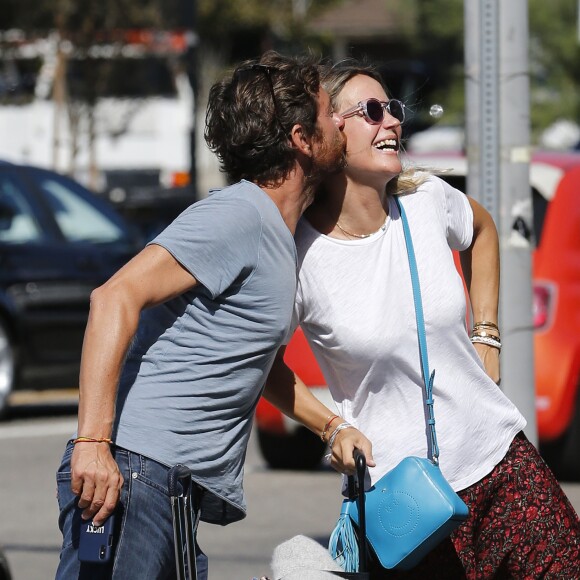Pascal Balland avec Marine, son ex-femme, à Los Angeles, avant d'aller chercher leurs filles à l'école avec Laeticia Hallyday. Le 13 septembre 2019