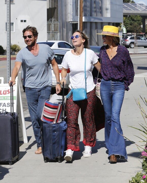 Laeticia Hallyday et son compagnon Pascal Balland ressortent du restaurant de sushi avec Marine, l'ex-femme de Pascal Balland, à Los Angeles, avant d'aller chercher leurs filles à l'école. Le 13 septembre 2019