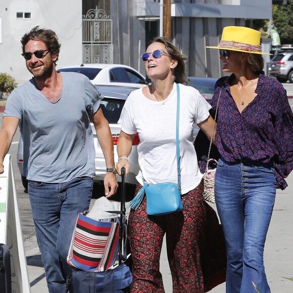 Laeticia Hallyday et son compagnon Pascal Balland ressortent du restaurant de sushi avec Marine, l'ex-femme de Pascal Balland, à Los Angeles, avant d'aller chercher leurs filles à l'école. Le 13 septembre 2019