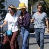 Laeticia Hallyday et son compagnon Pascal Balland ressortent du restaurant de sushi avec Marine, l'ex-femme de Pascal Balland, à Los Angeles, avant d'aller chercher leurs filles à l'école. Le 13 septembre 2019