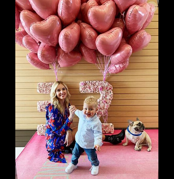 Chiara Ferragni fête ses 32 ans en famille, avec son fils Leone. Mai 2019.
