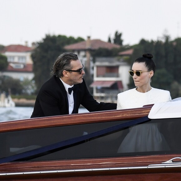 Joaquin Phoenix et sa fiancée Rooney Mara en bateau lors du 76ème Festival du Film de Venise, la Mostra à Venise en Italie le 31 Août 2019.