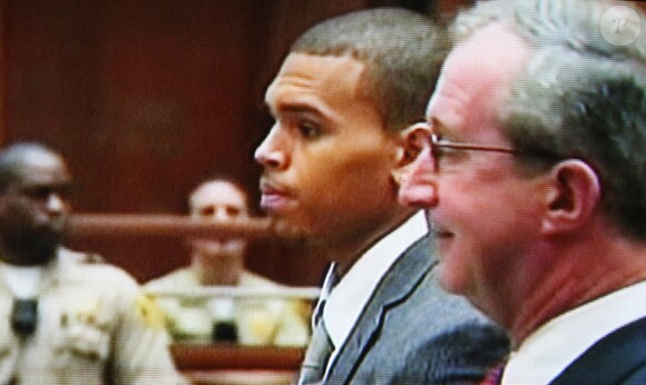 Chris Brown au tribunal de Los Angeles lors du premier jour de son procès, un mois après avoir agressé Rihanna, le 5 mars 2009 à Los Angeles.