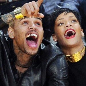 Rihanna et Chris Brown assistent au match entre les Los Angeles Lakers et les New York Knicks au Staples Center. Los Angeles, le 25 décembre 2012.