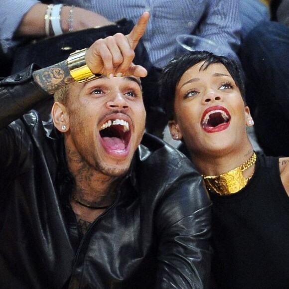 Rihanna et Chris Brown assistent au match entre les Los Angeles Lakers et les New York Knicks au Staples Center. Los Angeles, le 25 décembre 2012.