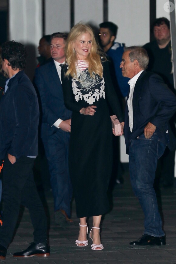 Nicole Kidman est tout sourire alors qu'elle accueille les fans à l'extérieur du Four Seasons Hotel lors du Festival International du Film de Toronto 2019 (TIFF), Toronto, le 7 septembre 2019. 07/09/2019 - Toronto