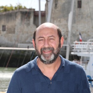 Kad Merad - Photocall du film "La part du soupçon" lors de la 21ème édition du Festival de la Fiction TV de la Rochelle. Le 14 septembre 2019 © Patrick Bernard / Bestimage