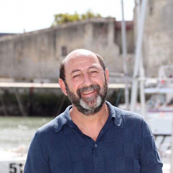 Kad Merad - Photocall du film "La part du soupçon" lors de la 21ème édition du Festival de la Fiction TV de la Rochelle. Le 14 septembre 2019 © Patrick Bernard / Bestimage