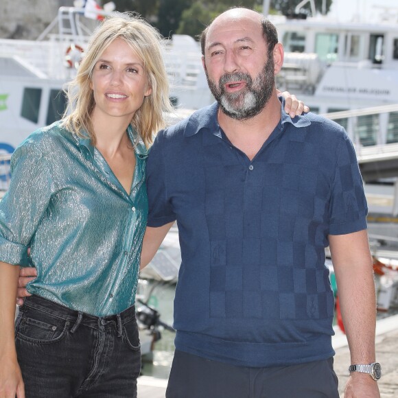 Laurence Arné et Kad Merad - Photocall du film "La part du soupçon" lors de la 21ème édition du Festival de la Fiction TV de la Rochelle. Le 14 septembre 2019 © Patrick Bernard / Bestimage
