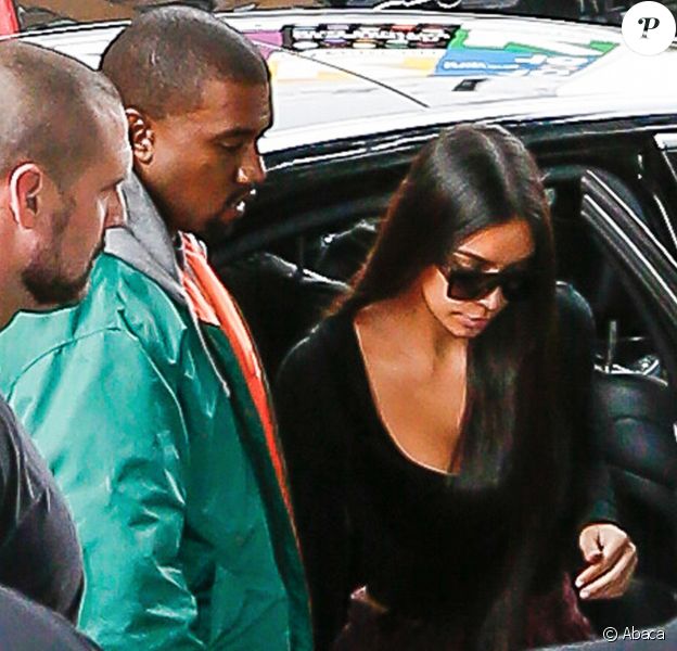 Kim Kardashian arrive à son appartement à New York le 3 octobre 2016. Elle est de retour de Paris où elle a été agressée et détroussée de 10 millions de dollars. Elle a quitté Paris en jet privé le 3 octobre au matin accompagnée de sa mère Kris Jenner. Son mari Kanye West est venu la chercher à l'aéroport Teterboro. 