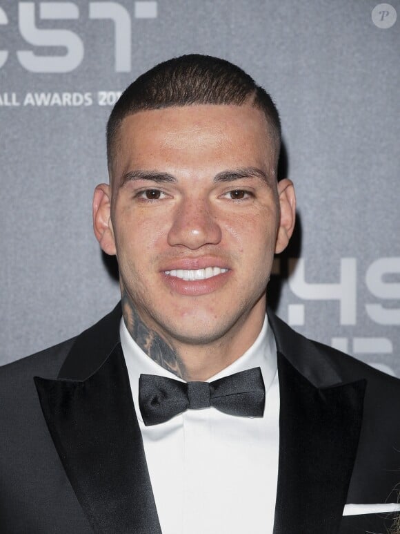 Ederson - Les célébrités arrivent à la cérémonie des Trophées Fifa "The Best" 2019 à la Scala à Milan, Italie le 23 septembre 2019. © Pierre Perusseau/Bestimage