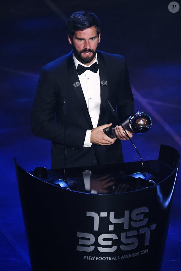 Alisson Becker - Intérieur - Les célébrités arrivent à la cérémonie des Trophées Fifa "The Best" 2019 à la Scala à Milan, Italie © Imago Sport / Panoramic / Bestimage