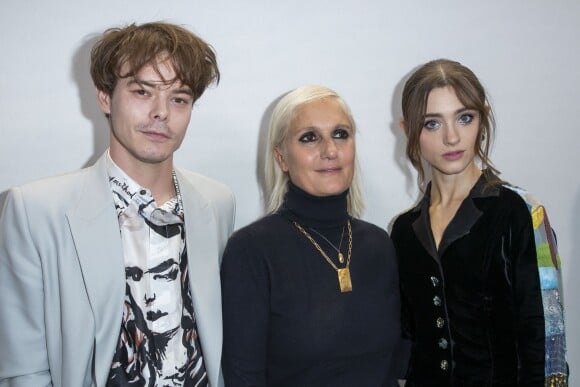 La styliste Maria Grazia Chiuri entourée de Charlie Heaton et sa compagne Natalia Dyer - Backstage du défilé de mode PAP printemps-été 2020 "Christian Dior" à Paris. Le 24 septembre 2019 © Olivier Borde / Bestimage