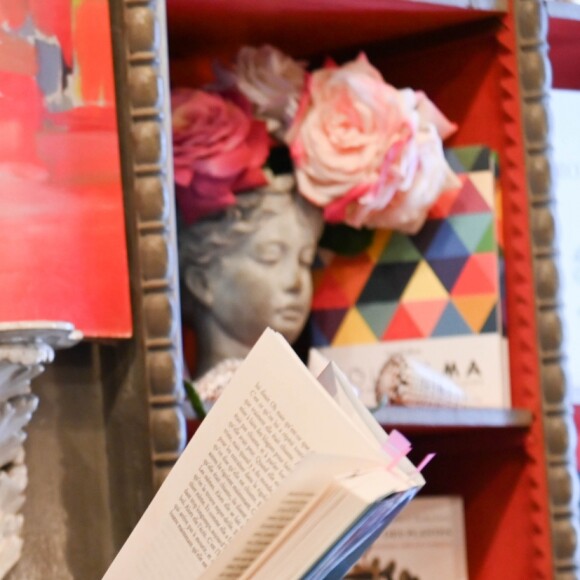 Exclusif - Sylvie Testud - Dédicace du livre de Stephanie Murat "Même pas moi" et lecture de Sylvie Testud à la Librairie des Abbesses à Paris le 24 avril 2019. © Coadic Guirec/Bestimage