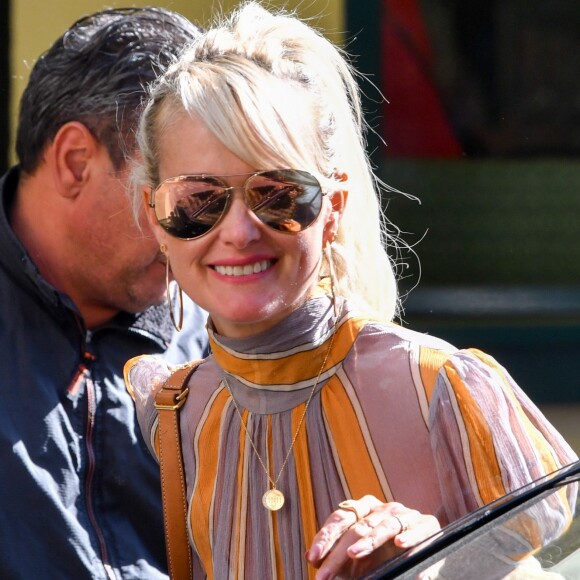 Laeticia Hallyday à la sortie du restaurant "Mon Square" à Paris le 19 septembre 2019.