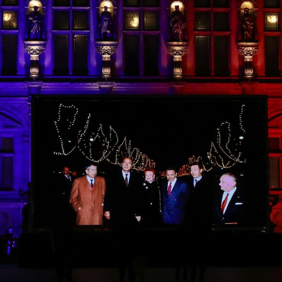 Hommage à l'ancien maire de Paris et président de la république, Jacques Chirac, décédé ce jour. Un recueil est mis à la disposition des francais pour exprimer leurs condoléances sur le perron de Hôtel de ville de Paris, France, le 26 septembre 2019. © Stéphane Lemouton/Bestimage