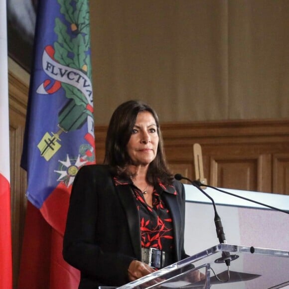 La Maire de Paris, Anne Hidalgo rend hommage à l'ancien maire et président de la République, Jacques Chirac, décédé ce jour, Hôtel de ville, Paris, le 26 septembre 2019. © Stéphane Lemouton / Bestimage