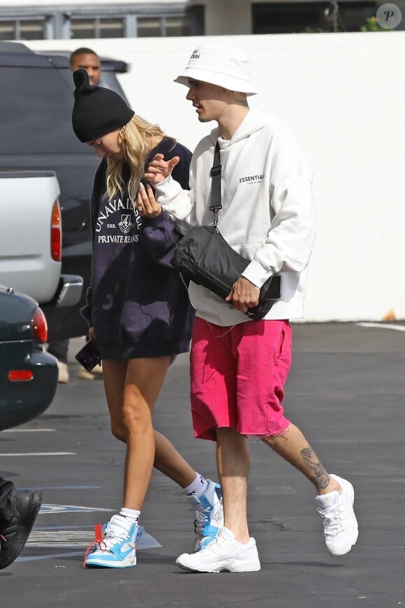 Justin Bieber et sa femme Hailey Baldwin Bieber sont allés au cinéma IPIC en amoureux dans le quartier de Westwood à Los Angeles. Le couple est reparti au volant de leur Lamborghini Urus rose! Le 26 septembre 2019 -