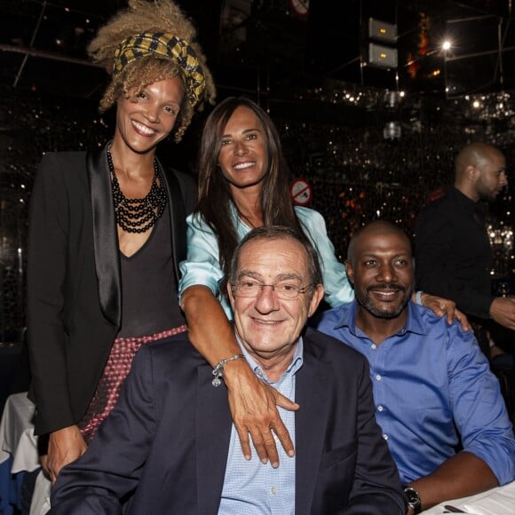 Amanda Scott, Nathalie Marquay, son mari Jean-Pierre Pernaut et Harry Roselmack assistent à la soirée de sortie du clip "Radio Aktébo" de l'association Aktebo, au profit des enfants malades, au Don Camilo. Paris, le 17 septembre 2019. © Jack Tribeca/Bestimage