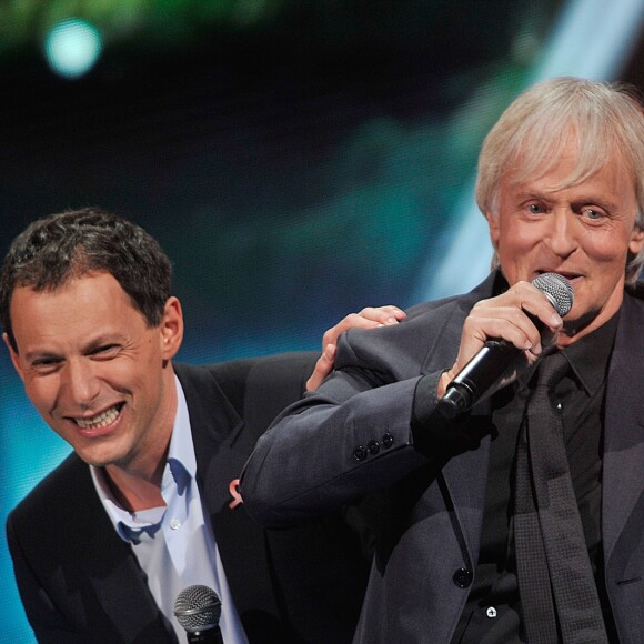 Exclusif - Jour 2 Scène - Marc-Olivier Fogiel et Dave - Enregistrement de l'émission du "Sidaction 2014 : La télé chante contre le Sida" le 24 mars 2014 au théâtre Mogador à Paris, pour une diffusion le 5 avril 2014 en prime time sur France 2.