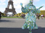 Cardi B : Défilé masqué au pied de la Tour Eiffel, la rappeuse méconnaissable
