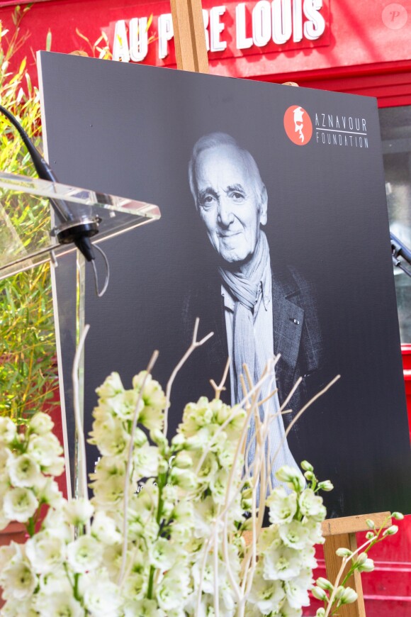 Dévoilement d'une plaque en hommage à Charles Aznavour. La mairie de Paris dévoile une plaque en l'honneur de Charles Aznavour au 36 rue Monsieur le Prince (6e), où l'artiste a grandi. Paris le 21 Mai 2019