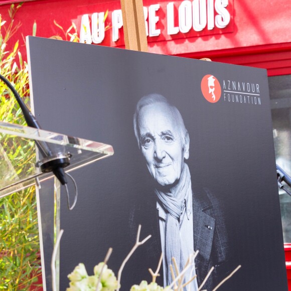 Dévoilement d'une plaque en hommage à Charles Aznavour. La mairie de Paris dévoile une plaque en l'honneur de Charles Aznavour au 36 rue Monsieur le Prince (6e), où l'artiste a grandi. Paris le 21 Mai 2019