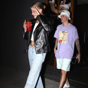 Justin Bieber et sa femme Hailey Baldwin Bieber sont allés se faire masser après un diner et un cinéma en amoureux dans le quartier de West Hollywood à Los Angeles, le 2 octobre 2019  It's been a busy day for Justin and Hailey Bieber as they do a couple's massage in West Hollywood after a movie and dinner date. The couple arrived back in LA last night after a whirlwind wedding weekend in Palmetto Beach, South Carolina. 2nd october 201902/10/2019 - Los Angeles