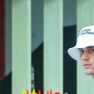 Justin Bieber et sa femme Hailey Baldwin Bieber sont allés se faire masser après un diner et un cinéma en amoureux dans le quartier de West Hollywood à Los Angeles, le 2 octobre 2019  It's been a busy day for Justin and Hailey Bieber as they do a couple's massage in West Hollywood after a movie and dinner date. The couple arrived back in LA last night after a whirlwind wedding weekend in Palmetto Beach, South Carolina. 2nd october 201902/10/2019 - Los Angeles