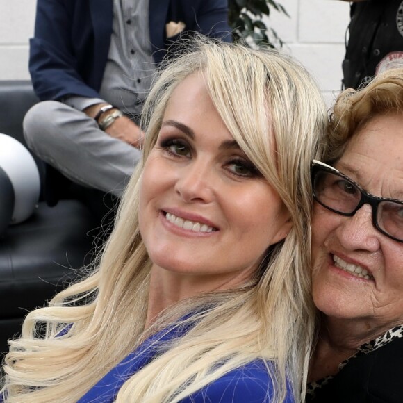 Exclusif - Laeticia Hallyday et Elyette Boudou (Mamie Rock) - Laeticia Hallyday reçoit la médaille de la ville de Toulouse en compagnie de ses filles et d'Elyette Boudou avant de quitter l'Esplanade Johnny Hallyday. Laeticia Hallyday et ses filles Jade et Joy sont venues inaugurer une esplanade portant le nom de Johnny Hallyday située en face du Zénith de Toulouse, le 15 juin 2019. © Dominique Jacovides/Bestimage