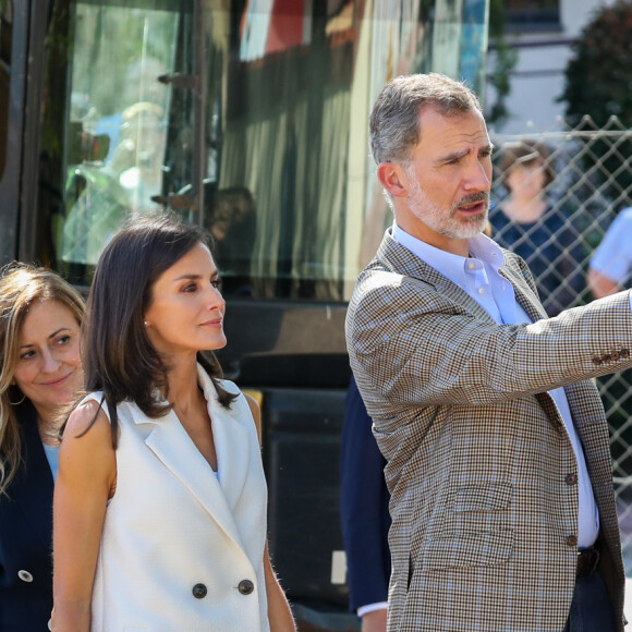 Le roi Felipe VI et la reine Letizia d'Espagne visitent la région inondée d'Arganda del Rey près de Madrid, le 27 septembre 2019.