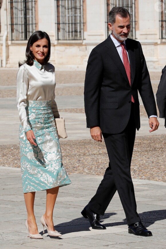 Letizia d'Espagne et son mari le roi Felipe au palais royal d'Aranjuez pour la réunion annuel de la Fondation Cervantes, le 2 octobre 2019. 