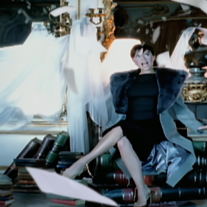 Victoria Beckham dans le clip des Spice Girls "Goodbye", 1998.