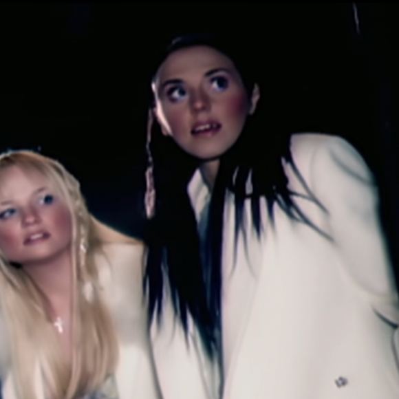 Victoria Beckham dans le clip des Spice Girls "Goodbye", 1998.