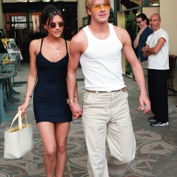 Victoria et David Beckham à Paris en 1998.
