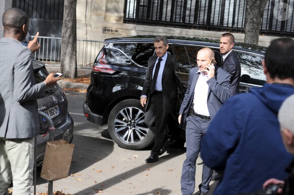 Exclusif - Nicolas Sarkozy et sa femme Carla Bruni Sarkozy arrivent puis repartent du studio Gabriel ou ils enregistraient l'émission "Vivement Dimanche" à Paris le 30 septembre 2019. Diffusion le 06/10/2019 sur France 2 . © Guillaume Gaffiot/Bestimage