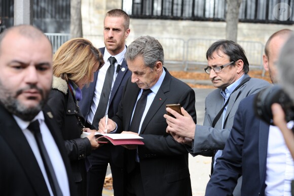 Exclusif - Nicolas Sarkozy et sa femme Carla Bruni Sarkozy arrivent puis repartent du studio Gabriel ou ils enregistraient l'émission "Vivement Dimanche" à Paris le 30 septembre 2019. Diffusion le 06/10/2019 sur France 2 . © Guillaume Gaffiot/Bestimage
