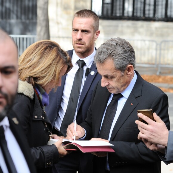 Exclusif - Nicolas Sarkozy et sa femme Carla Bruni Sarkozy arrivent puis repartent du studio Gabriel ou ils enregistraient l'émission "Vivement Dimanche" à Paris le 30 septembre 2019. Diffusion le 06/10/2019 sur France 2 . © Guillaume Gaffiot/Bestimage