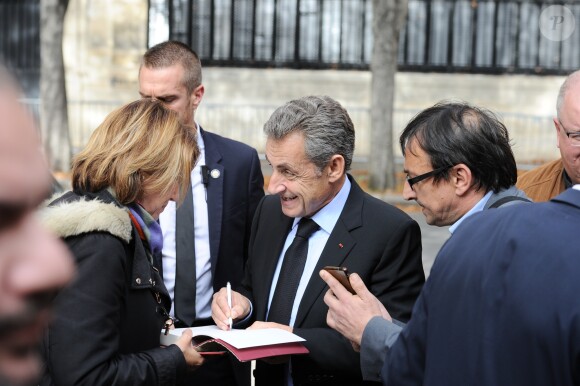 Exclusif - Nicolas Sarkozy et sa femme Carla Bruni Sarkozy arrivent puis repartent du studio Gabriel ou ils enregistraient l'émission "Vivement Dimanche" à Paris le 30 septembre 2019. Diffusion le 06/10/2019 sur France 2 . © Guillaume Gaffiot/Bestimage