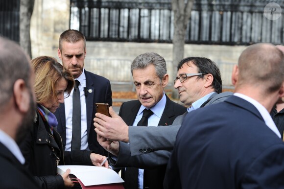 Exclusif - Nicolas Sarkozy et sa femme Carla Bruni Sarkozy arrivent puis repartent du studio Gabriel ou ils enregistraient l'émission "Vivement Dimanche" à Paris le 30 septembre 2019. Diffusion le 06/10/2019 sur France 2 . © Guillaume Gaffiot/Bestimage