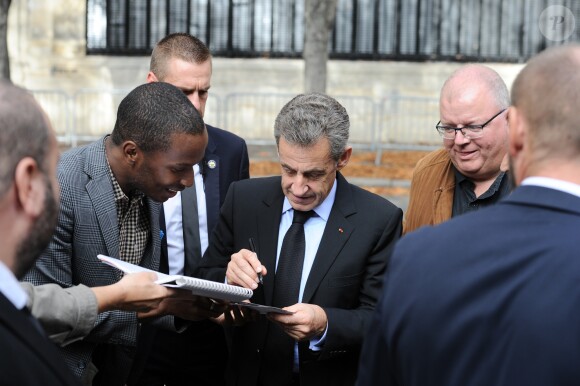 Exclusif - Nicolas Sarkozy et sa femme Carla Bruni Sarkozy arrivent puis repartent du studio Gabriel ou ils enregistraient l'émission "Vivement Dimanche" à Paris le 30 septembre 2019. Diffusion le 06/10/2019 sur France 2 . © Guillaume Gaffiot/Bestimage
