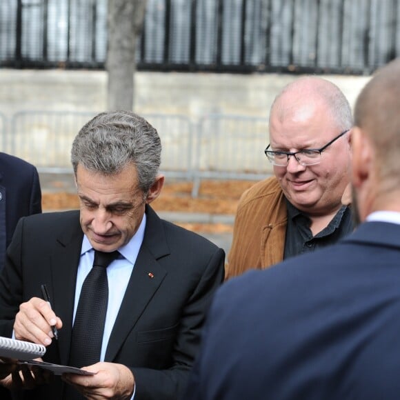 Exclusif - Nicolas Sarkozy et sa femme Carla Bruni Sarkozy arrivent puis repartent du studio Gabriel ou ils enregistraient l'émission "Vivement Dimanche" à Paris le 30 septembre 2019. Diffusion le 06/10/2019 sur France 2 . © Guillaume Gaffiot/Bestimage