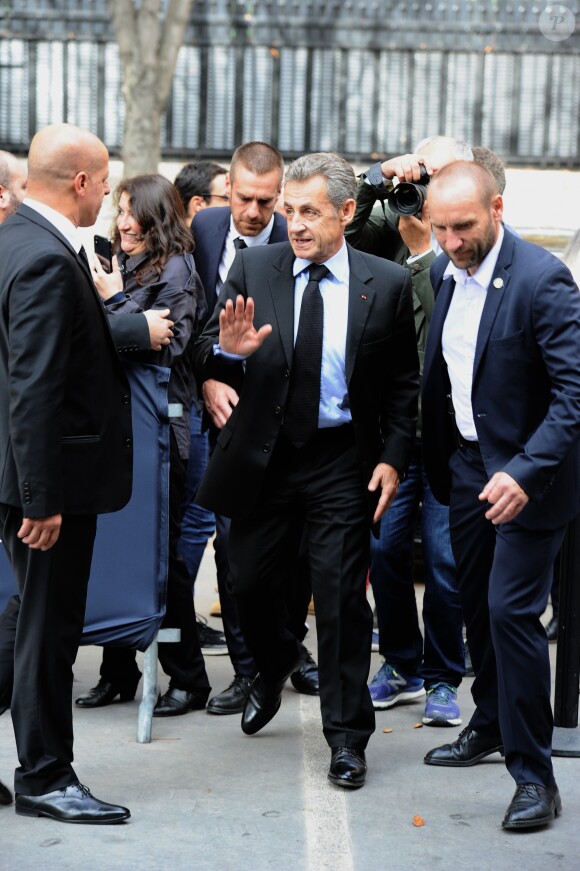 Exclusif - Nicolas Sarkozy et sa femme Carla Bruni Sarkozy arrivent puis repartent du studio Gabriel ou ils enregistraient l'émission "Vivement Dimanche" à Paris le 30 septembre 2019. Diffusion le 06/10/2019 sur France 2 . © Guillaume Gaffiot/Bestimage