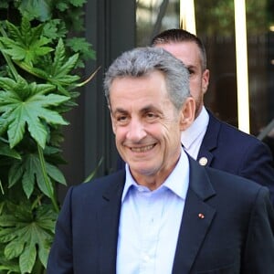 Exclusif - Nicolas Sarkozy et sa femme Carla Bruni Sarkozy arrivent puis repartent du studio Gabriel ou ils enregistraient l'émission "Vivement Dimanche" à Paris le 30 septembre 2019. Diffusion le 06/10/2019 sur France 2 . © Guillaume Gaffiot/Bestimage